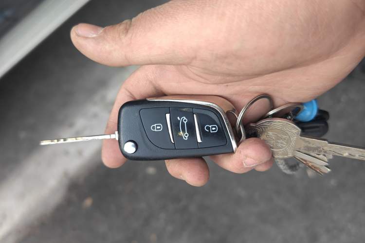 Used Haima Qishi 2013 2.0L Manual Classic Trim