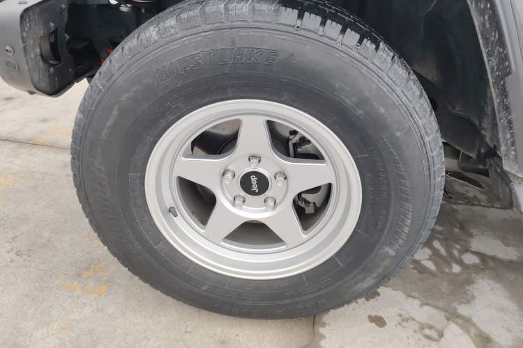 Used Jeep Wrangler 2019 2.0T Sahara Four-Door Version China VI Emission Standard