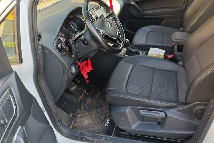 Used Volkswagen Golf Sportsvan 2018 230TSI Automatic Trend Edition Left Front Seat