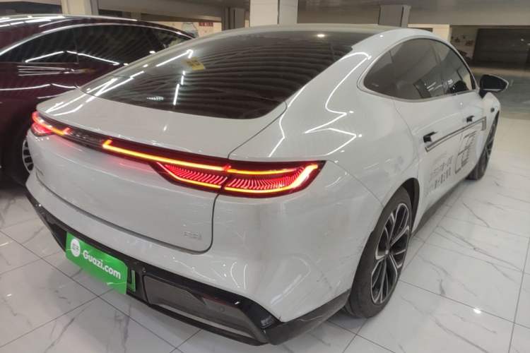 Used Geely Galaxy E8 2025 700 km Long-Range Intelligent Driving Version Rear Right 45 Deg