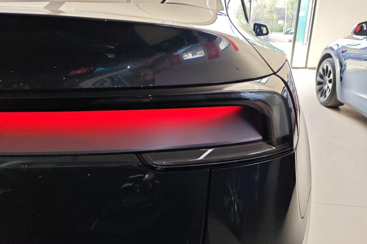 Used Tesla Model Y 2025 Long-Range All-Wheel Drive First Edition Right Rear Taillight
