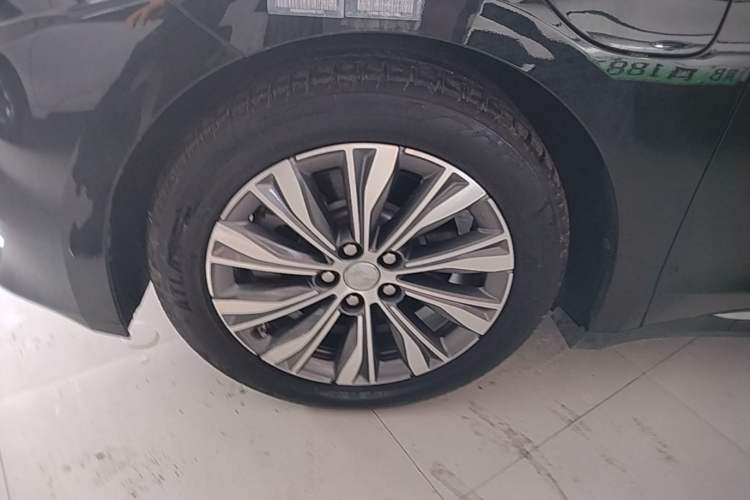 Used Hongqi E-QM5 2022 431 km Charge & Enjoy Edition
