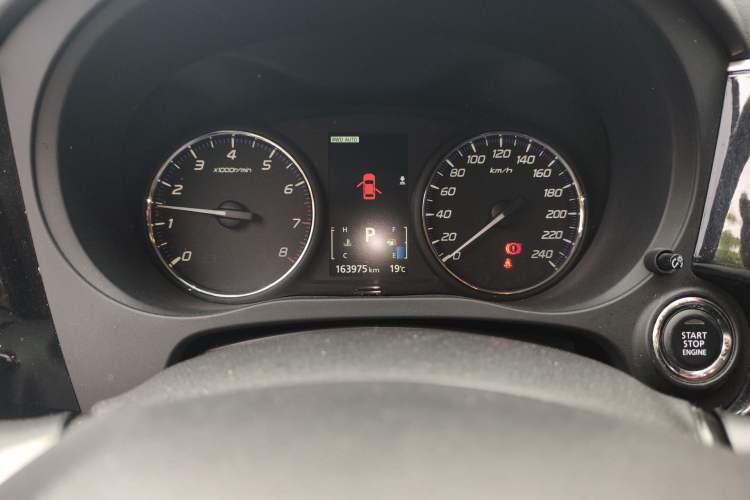 Used Mitsubishi Outlander 2013 2.4L 4x4 Luxury Navigation Edition 5 Seats Odometer Close Up