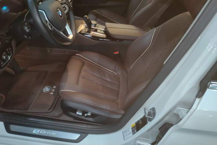 Used BMW 5 Series New Energy 2019 530Le Luxury Package Left Front Seat