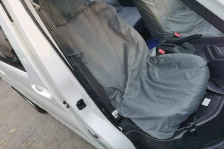 Used Chana Ruixing EM80 2025 Passenger Version Comfort Model 6 Seats 260 km Range Liftback Door 60 kW