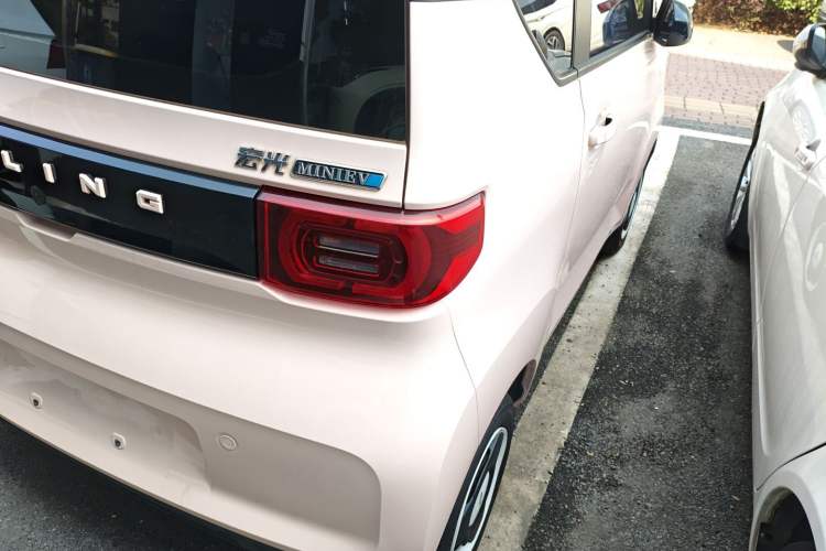 Used Wuling Hongguang MINIEV 2021 Macaron Premium Model – Lithium-NMC
