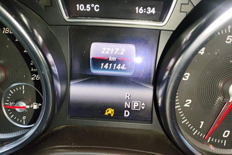 Used Mercedes-Benz GLE 2016 GLE 400 4MATIC Odometer Close Up