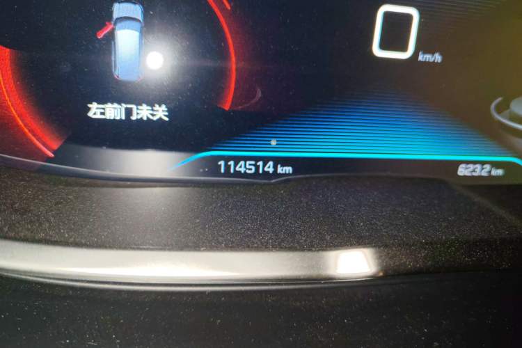 Used Peugeot 5008 2017 380THP 7-Seater Elite Edition Odometer Close Up