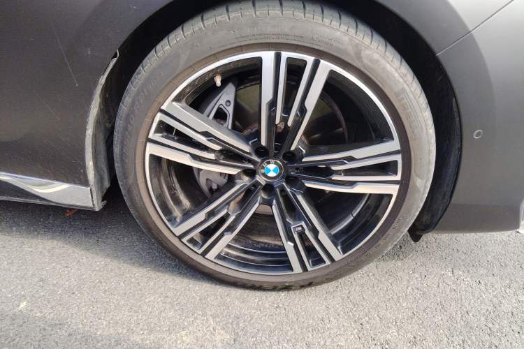 Used BMW 7 Series 2023 740Li Luxury Edition M Sport Package Right Front Wheel Hub