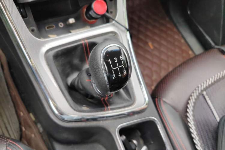 Used Baojun 560 2015 1.8L manual luxury version Gear Lever