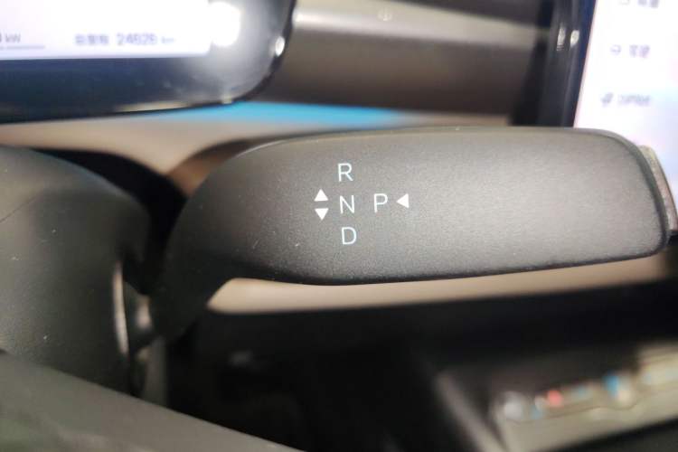 Used BYD Dolphin 2025 Intelligent Driving Version 410 km Fashion Edition Gear Lever