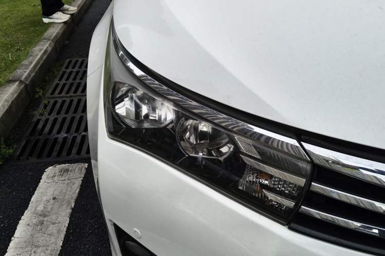 Used Toyota Corolla 2014 1.6L CVT GL-i Leather Edition Right Front Headlight