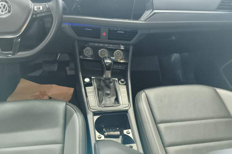 Used Volkswagen Sagitar 2022 280TSI DSG Excellence Edition Gear Lever