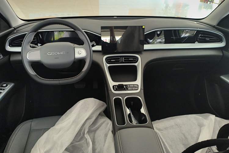 Used Geely Galaxy Geome 2026 Model 310km Youth Edition Center Console