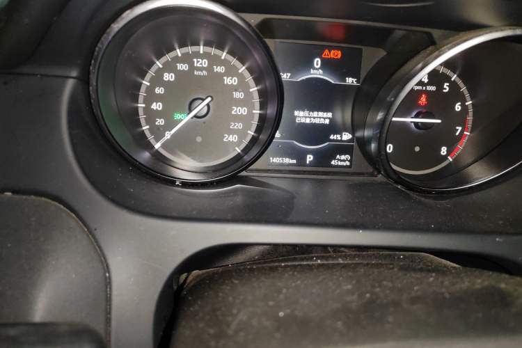 Used Land Rover Discovery Sport 2017 2.0T SE Odometer Close Up