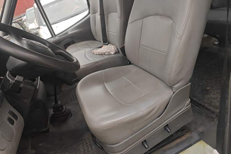 Used Ford Classic Transit 2015 2.8T Diesel Multi-Function Vehicle Short Wheelbase 6-Seater Mid-Roof Edition JX493ZLQ4