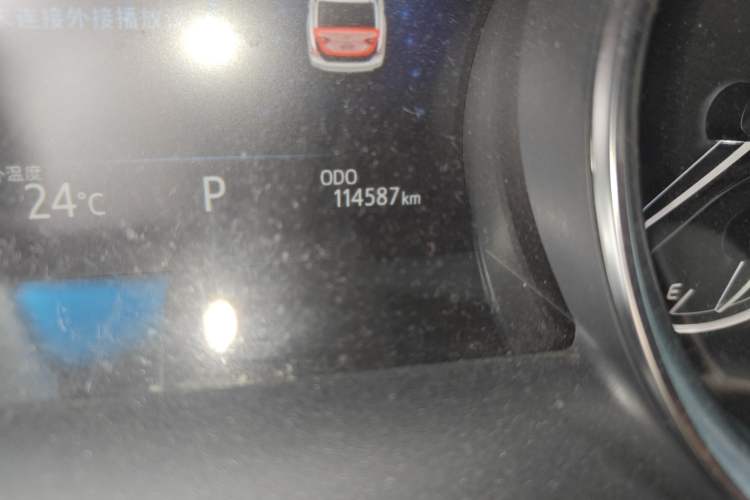 Used Toyota Camry 2018 Dual-Engine 2.5 HG Luxury Edition Odometer Close Up