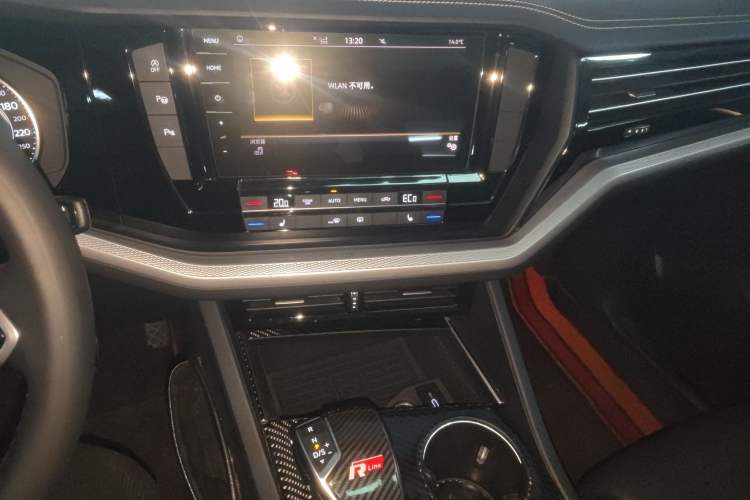 Used Volkswagen Touareg 2022 2.0 TSI Flagship Special Edition Audio And AC Panel