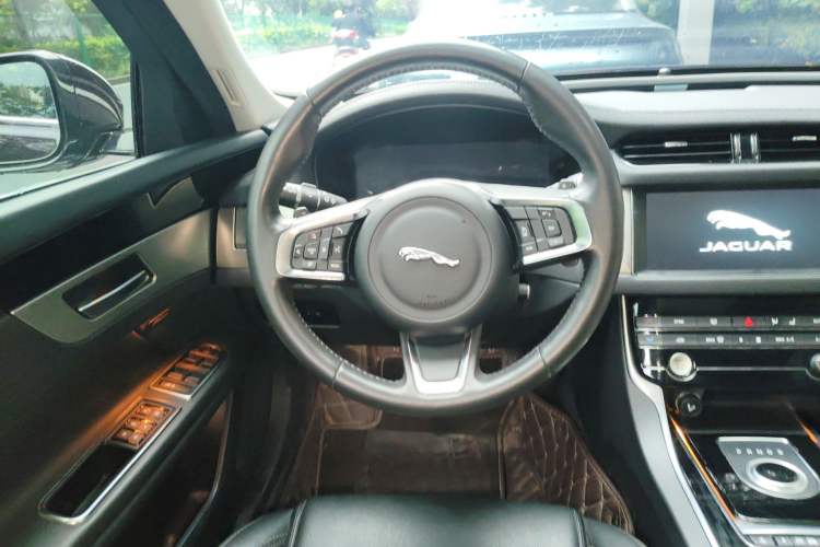 Used Jaguar XFL 2020 XFL 2.0T P200 Two-Wheel-Drive Elite Edition Steering Wheel