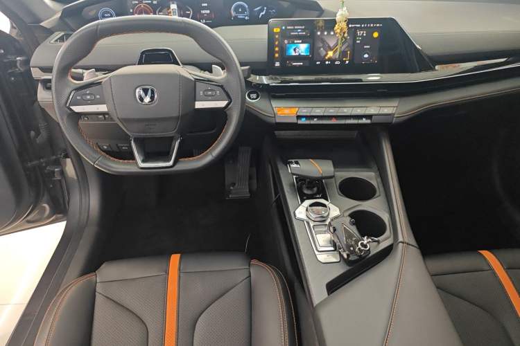 Used CHANGAN UNI-V 2024 1.5T Prestige Edition
