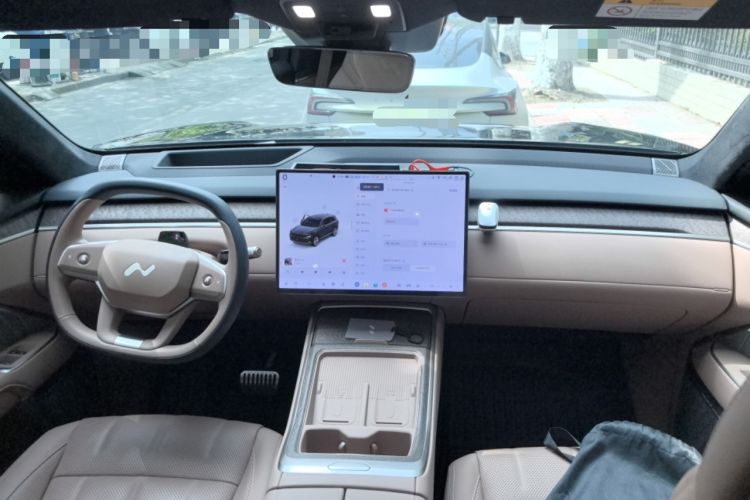 Used ONVO Luxeed L90 2025 Model—Ultra Six-Seater Version Center Console