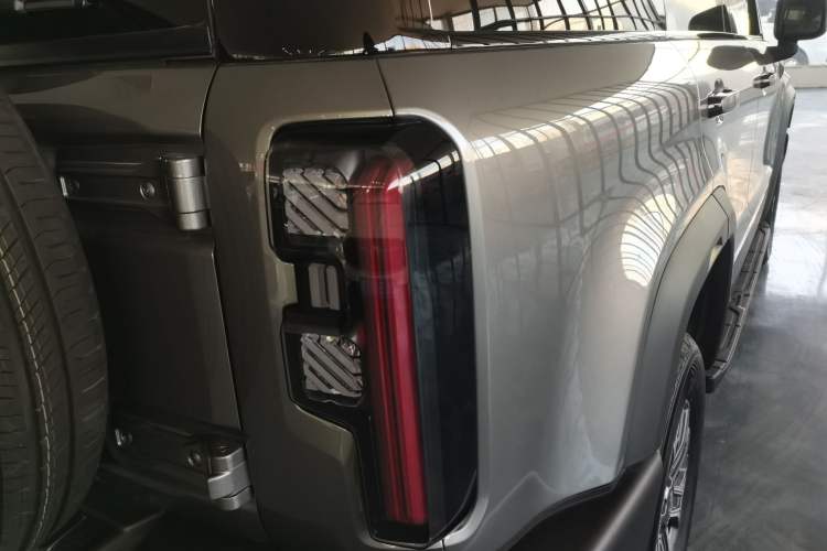 Used BAIC Off-Road BJ40 2024 2.0T All-New Urban Hunter Edition Pioneer Type