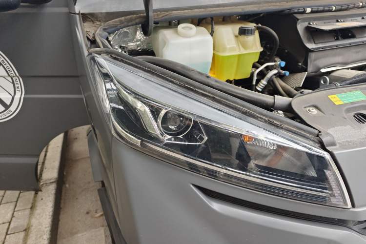 Used Iveco Daily 2023 2.5T A35M1 Multi-Purpose Passenger Vehicle Short Wheelbase Low Roof Single Tire Manual Transmission with Automatic Option