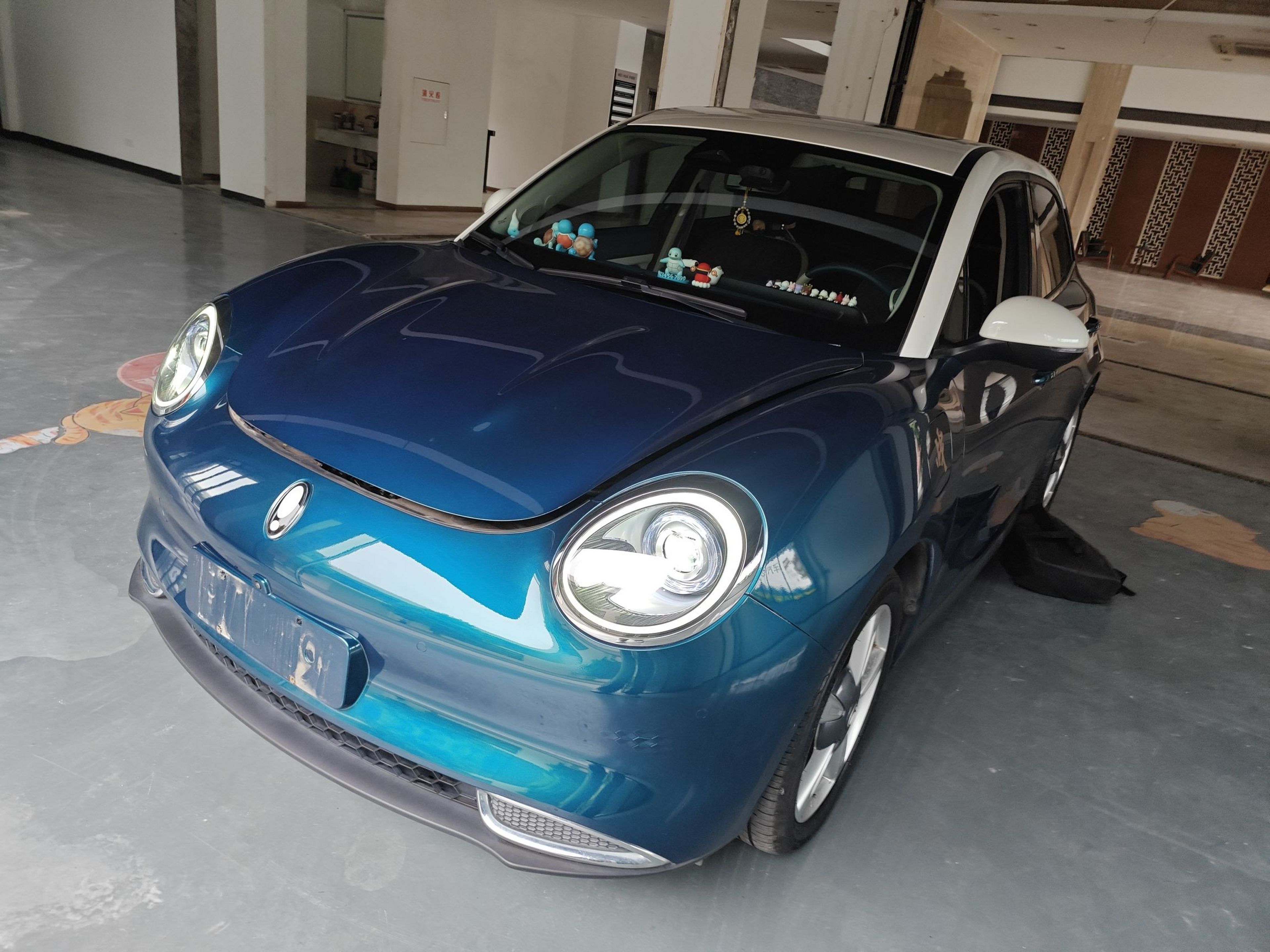 Под передней частью автомобиля