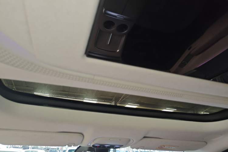 Used XPeng X9 2025 740 Ultra-Long Range Max Headliner