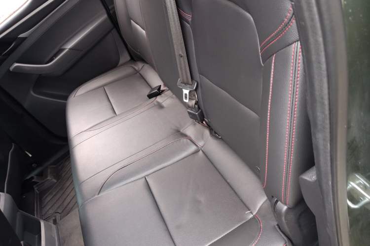 Used SAIC MAXUS T60 2017 2.4L Gasoline Manual Transmission Two-Wheel Drive High Ground Clearance Comfortable Version with Extended Cabin
