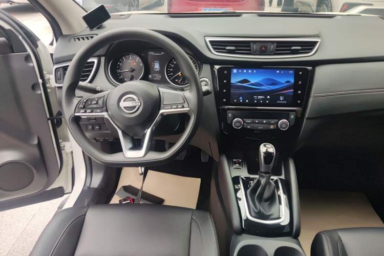 Used Nissan Qashqai 2023 Classic 2.0L CVT XV Comfort Edition Audio And AC Panel