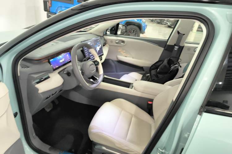 Used Lynk & Co 06 EM-P 2023 EM-P 126 Long-Range Halo