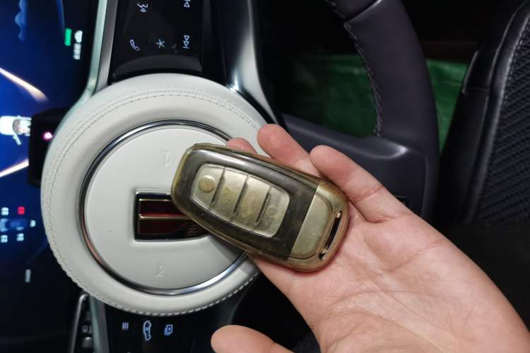 Used Hongqi E-HS9 2021 510 km Range Flagway Edition Six Seats Vehicle Key