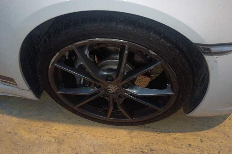 Used Porsche 718 2019 Cayman T 2.0T Right Front Wheel Hub