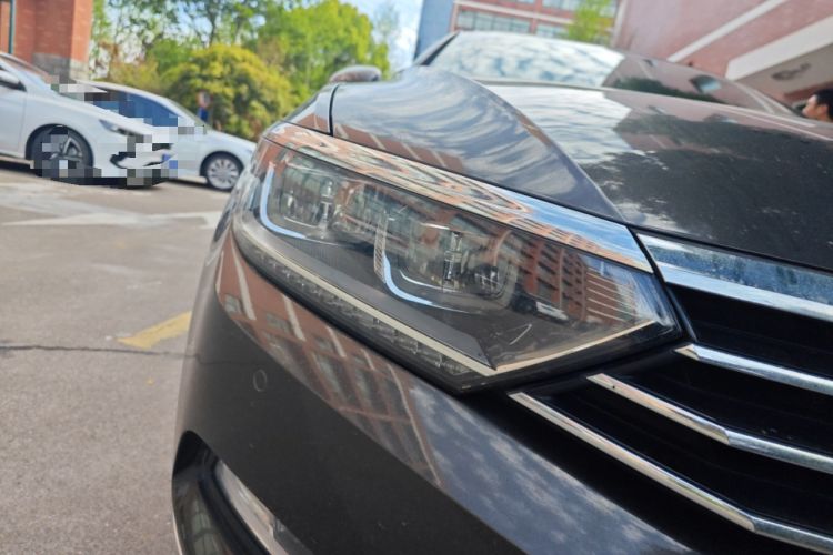 Used Volkswagen Variant 2018 380TSI Two-Wheel Drive Comfort Edition Right Front Headlight