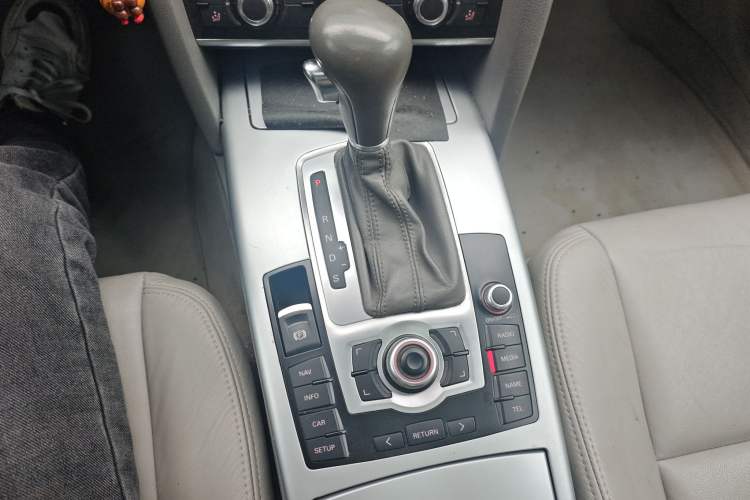 Used Audi A6L 2011 2.0 TFSI Automatic Standard Edition Gear Lever