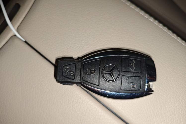 Used Mercedes-Benz V-Class 2022 V 260 Avantgarde Edition Vehicle Key