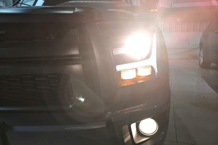 Used Great Wall King Kong Poer 2024 2.0T Automatic 8AT Gasoline Two-Wheel-Drive Elite Version with Flat Bed
