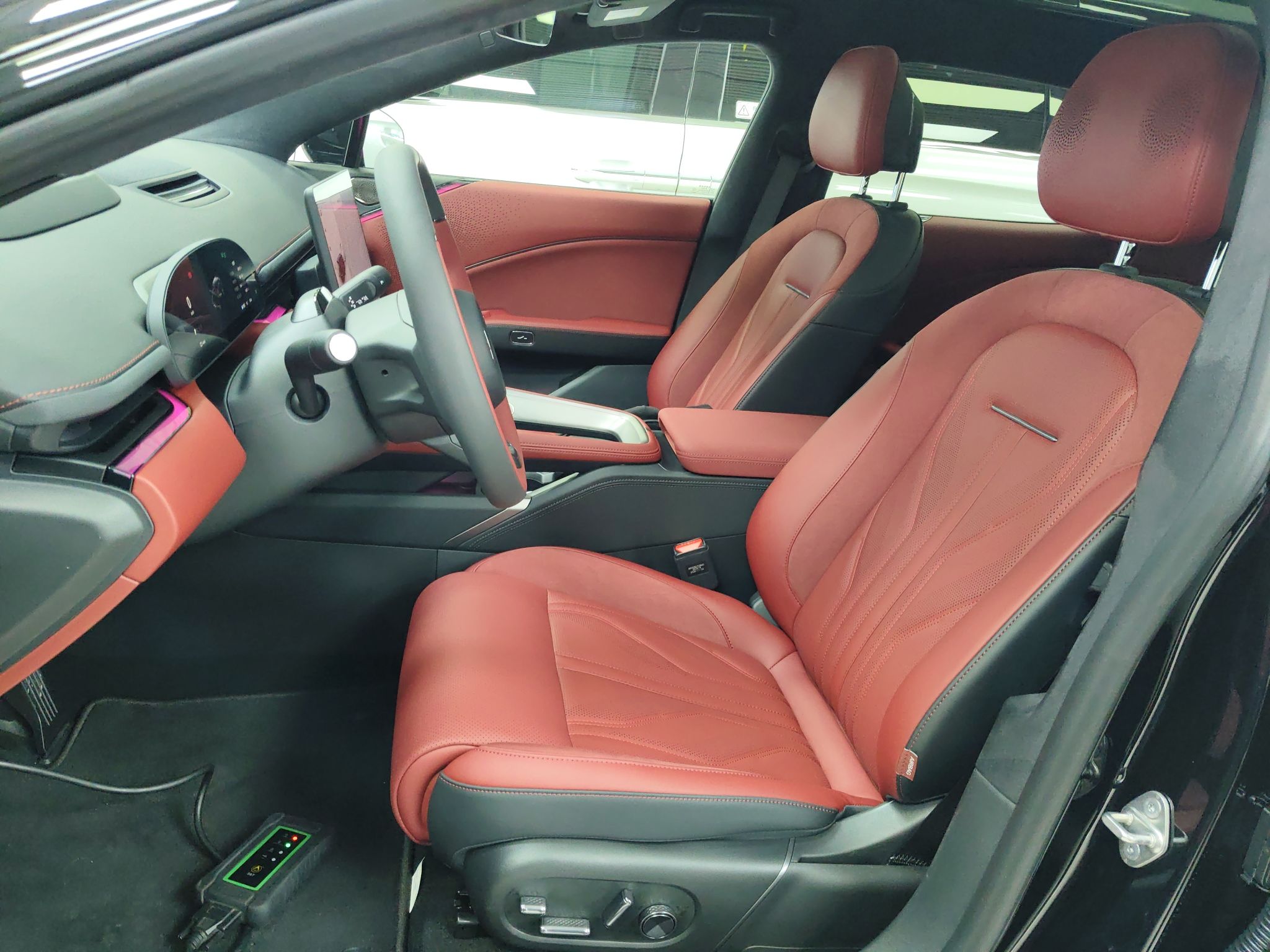 Переднее сиденье в автомобиле