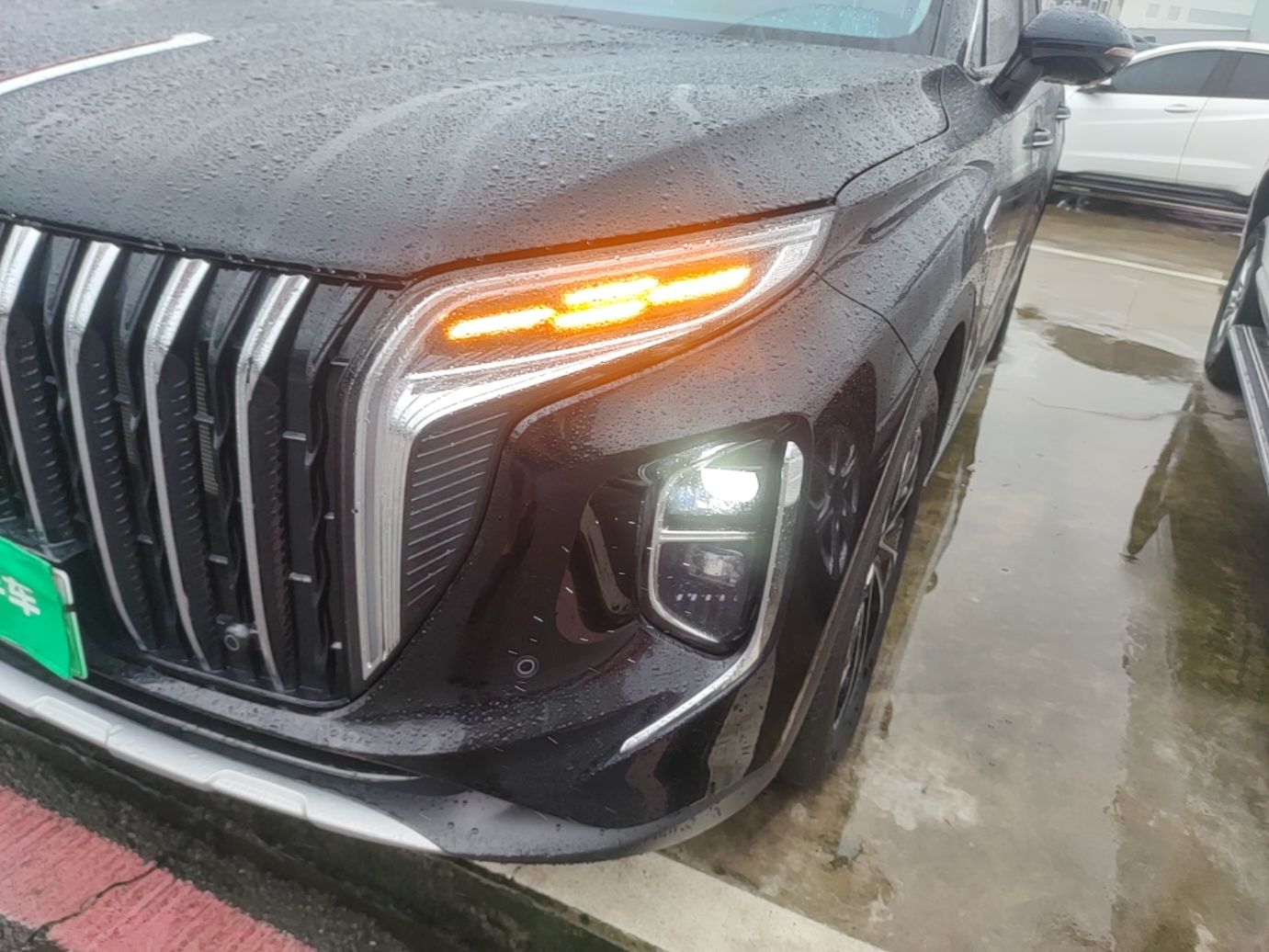 Hongqi HS7 PHEV 2024 2.0T PHEV Four-Wheel Drive Flagship Edition 7 Seats — снимка 8