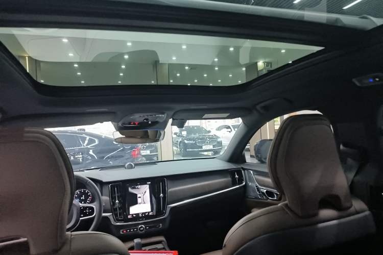 Used Volvo V90 2021 Cross Country B5 AWD Prestige Edition