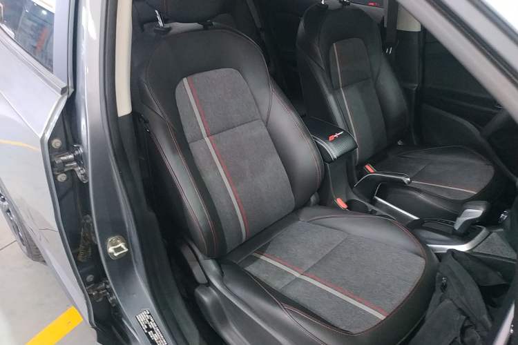 Used Chevrolet Trax 2019 Redline 325T Automatic Fun Edition China VI Standard
