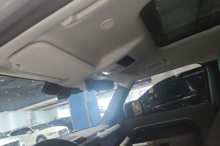 Used Land Rover Defender 2023 Facelift 90 2.0T P300 SE