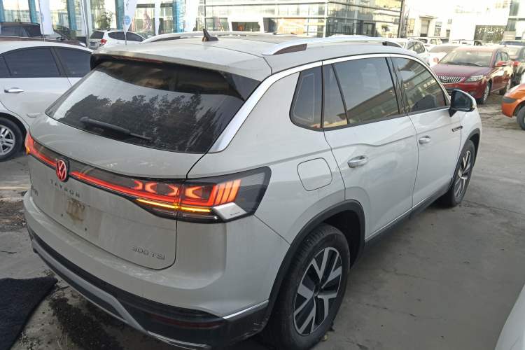 Used Volkswagen Tayron 2023 300TSI Two-Wheel-Drive Luxury Plus Advanced Edition
