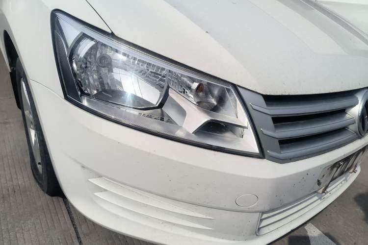 Used Volkswagen Santana 2015 1.4L Manual Fashion Edition Right Front Headlight