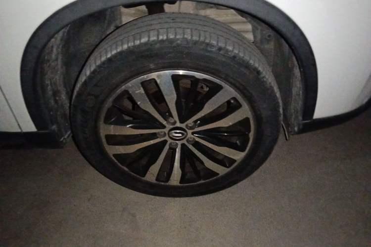 Used GAC Trumpchi GS4 2017 235T Automatic Two-Wheel Drive Luxury Smart Connectivity Version Right Front Wheel Hub