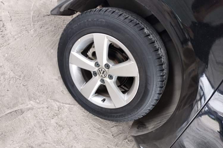 Used Volkswagen Lavida 2013 Revised Classic 1.6L Automatic Fashion Edition Exterior 3