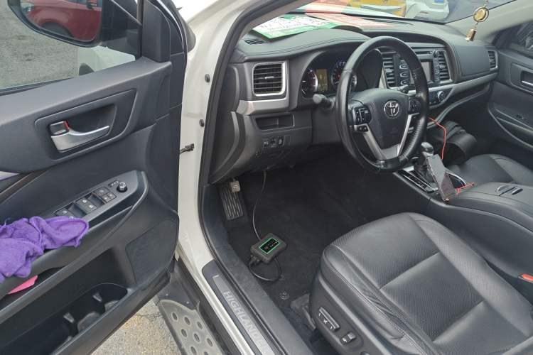 Used Toyota Highlander 2015 2.0T Two-Wheel Drive Luxury Edition 7 Seats Driver Seat