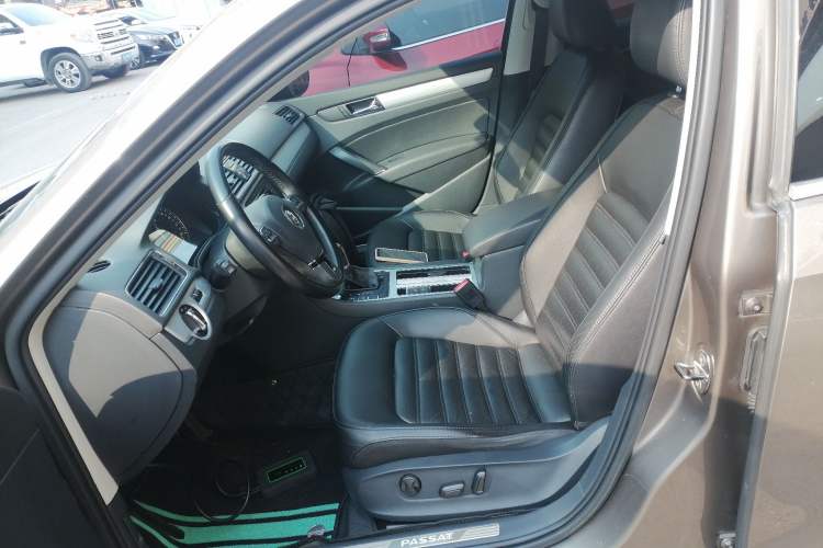 Used Volkswagen Passat 2014 1.8TSI DSG Prestige Navigation Edition Left Front Seat