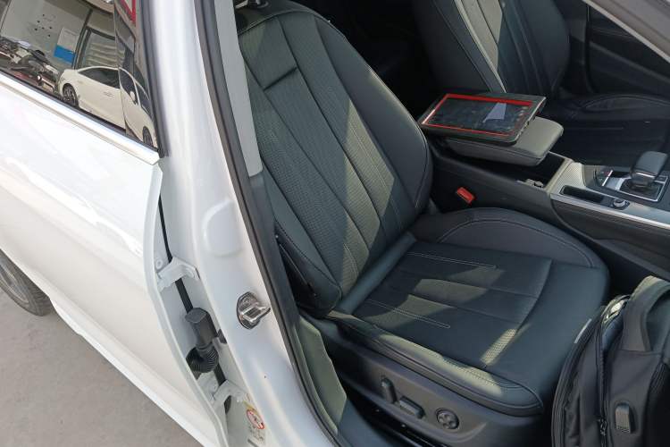 Used Audi A4L 2020 40 TFSI Fashionable and Elegant Model Right Front Seat